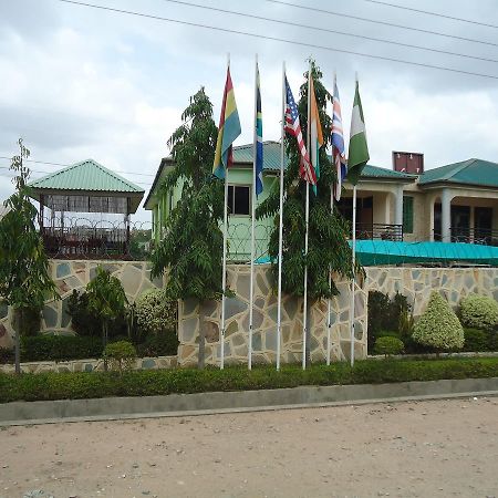 Dokua Royal Hotel Kwabenya Exteriér fotografie