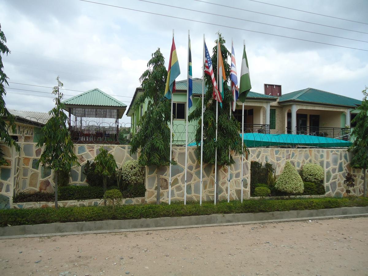 Dokua Royal Hotel Kwabenya Exteriér fotografie