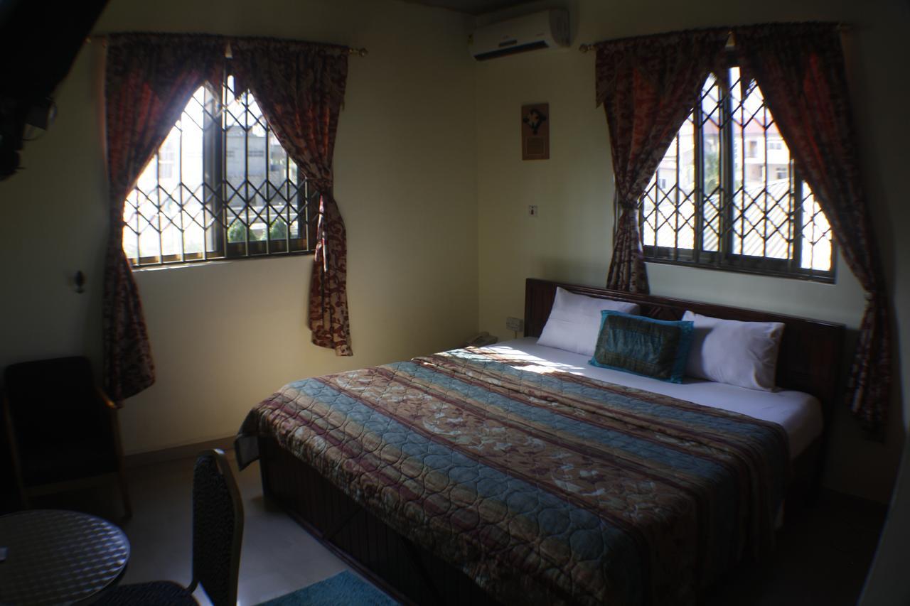 Dokua Royal Hotel Kwabenya Exteriér fotografie