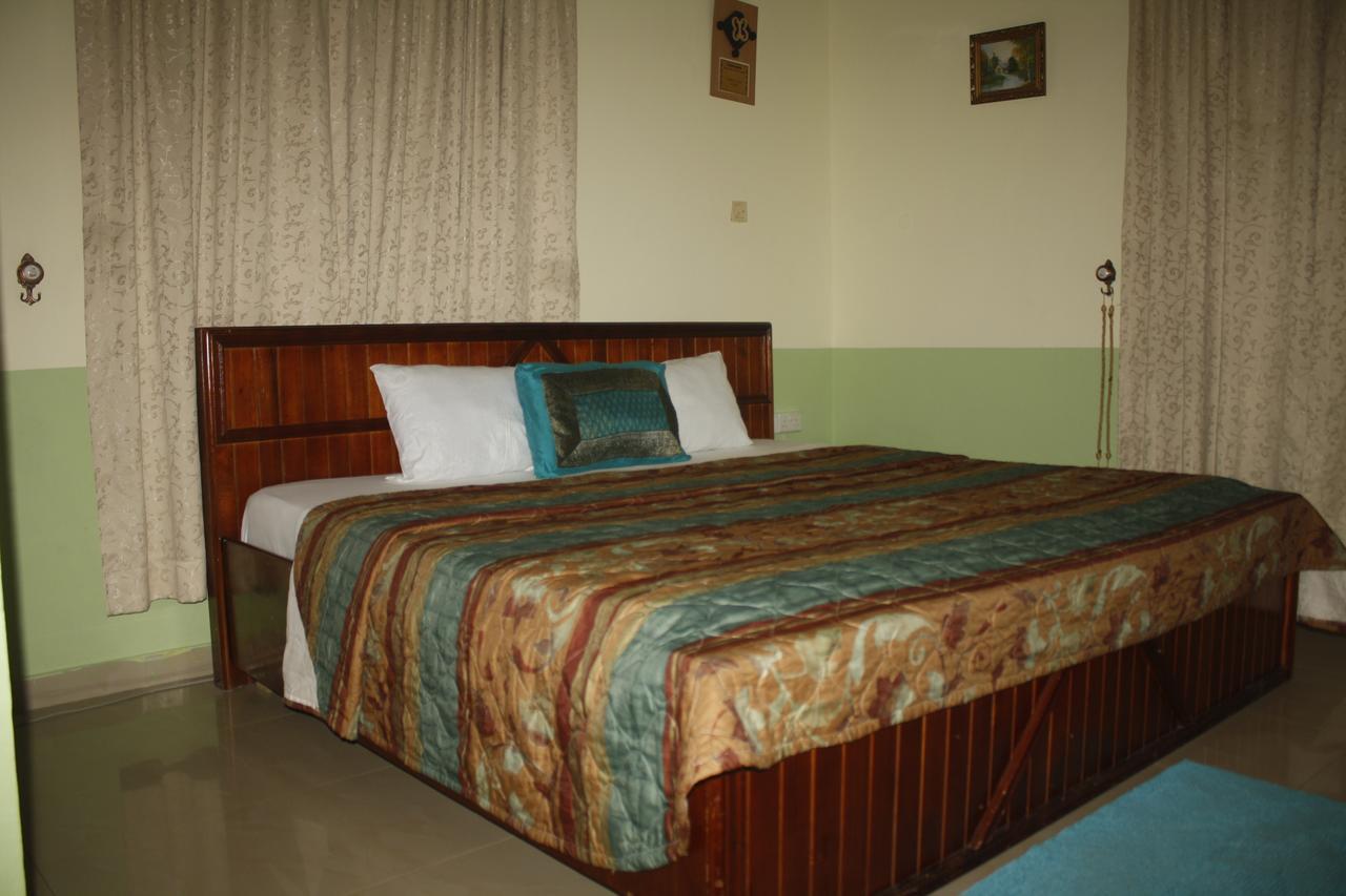 Dokua Royal Hotel Kwabenya Exteriér fotografie