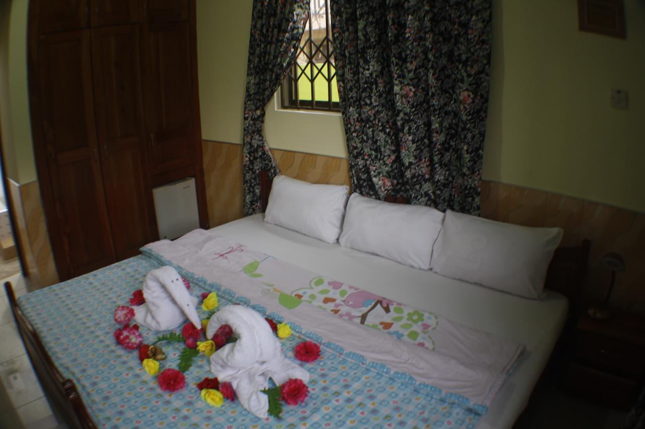 Dokua Royal Hotel Kwabenya Exteriér fotografie