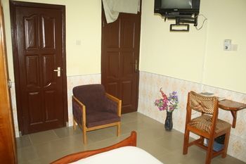 Dokua Royal Hotel Kwabenya Exteriér fotografie