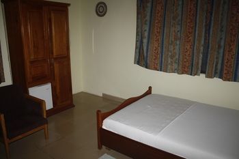 Dokua Royal Hotel Kwabenya Exteriér fotografie